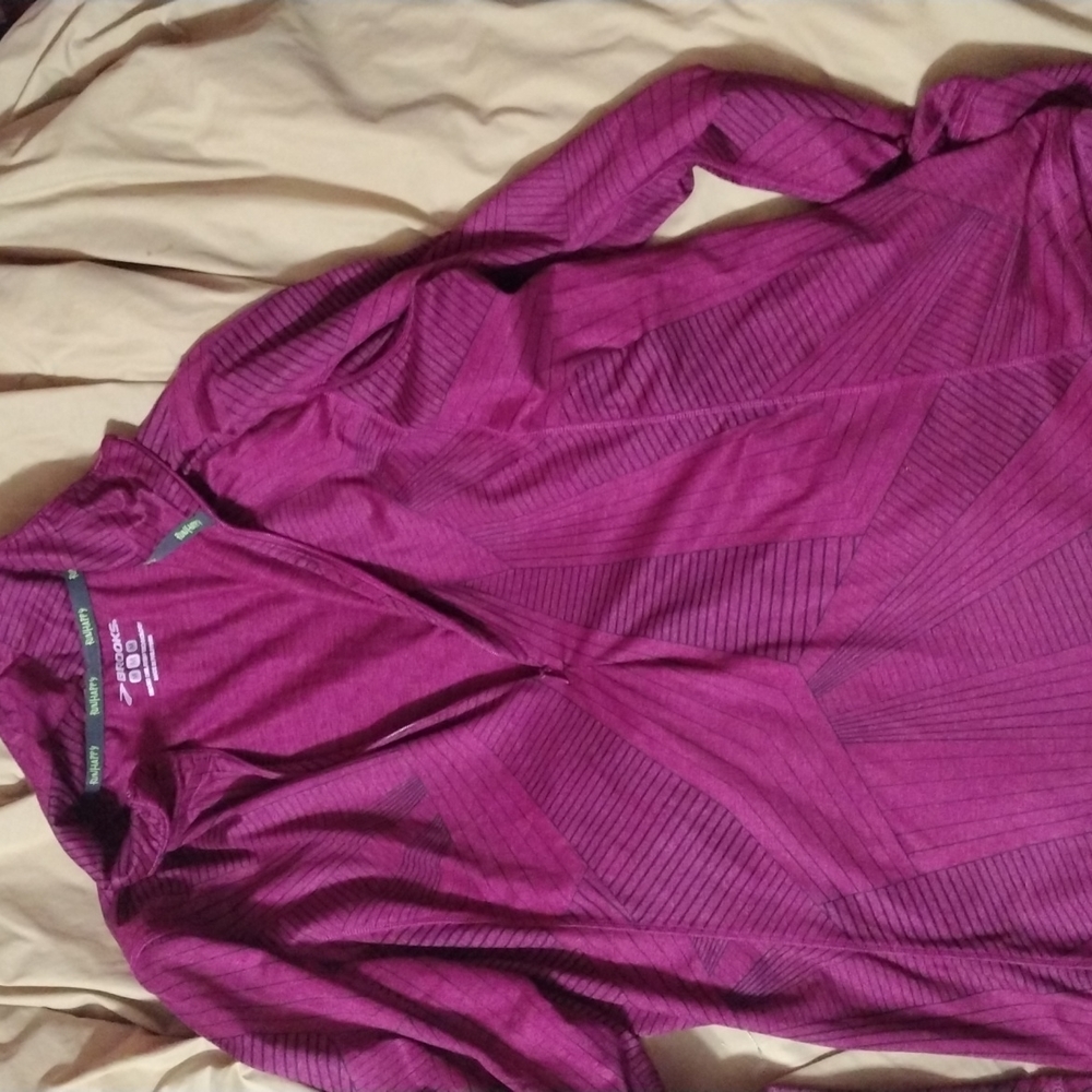 Brooks brand magenta half zip workout type shirt size medium barely worn